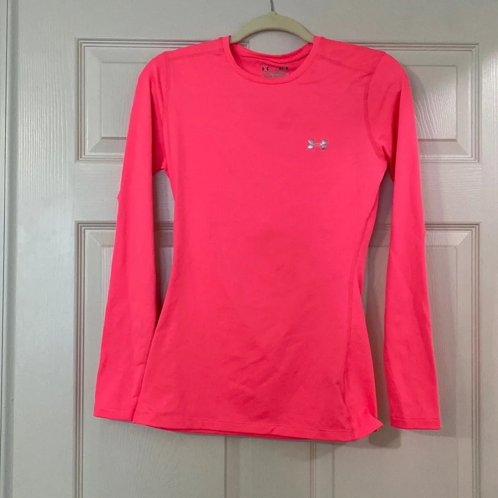 UNDER ARMOUR TOP - Picture 1 of 2